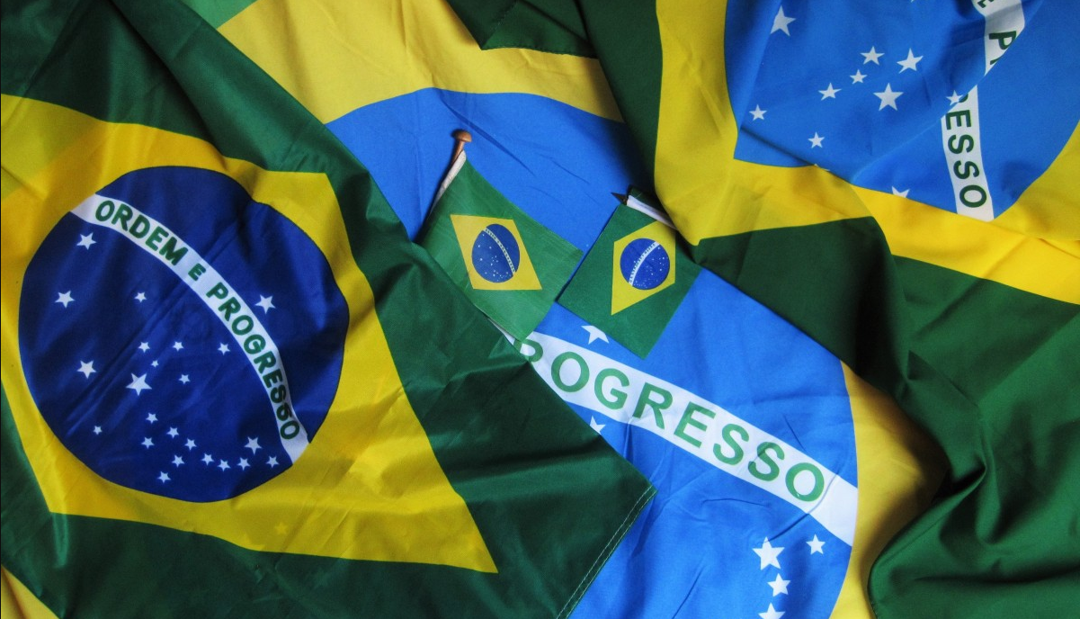  https://c.pxhere.com/photos/bc/86/olympiad_in_brasil_brazilian_flag_green_blue_yellow_ordem_e_progresso_brazil_soccer_fan_articles_decoration_national_flag-615809.jpg!d 